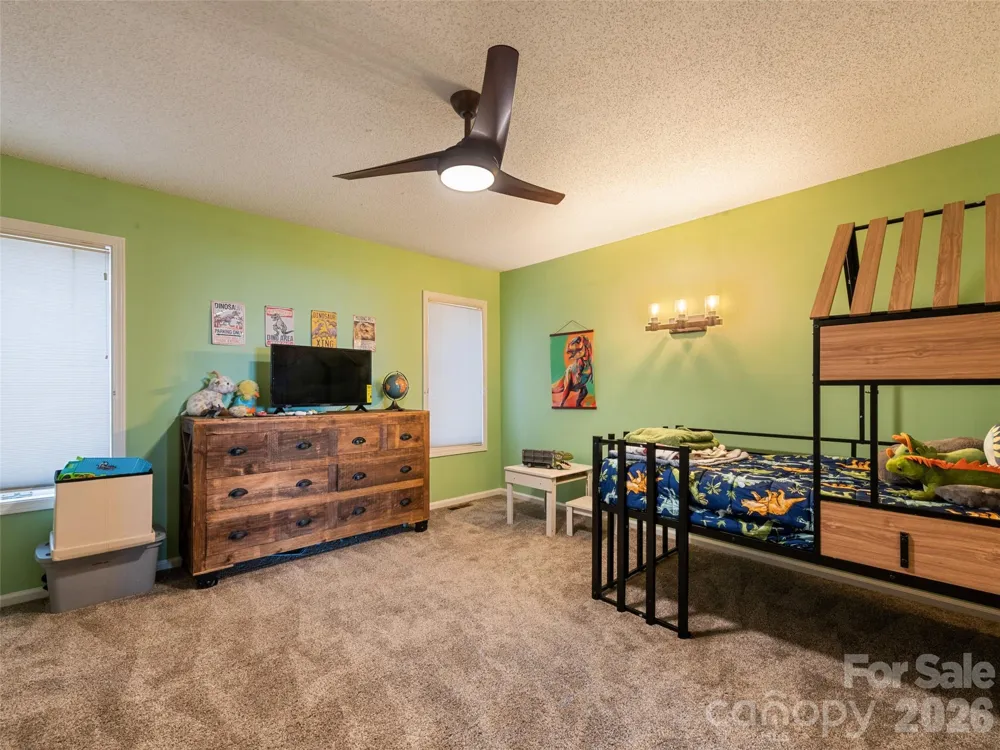 602 Fleetwood Plaza Hendersonville, NC 28739