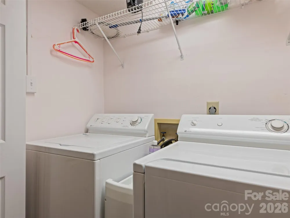 602 Fleetwood Plaza Hendersonville, NC 28739