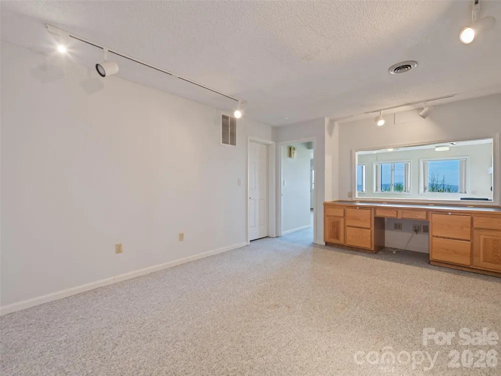602 Fleetwood Plaza Hendersonville, NC 28739