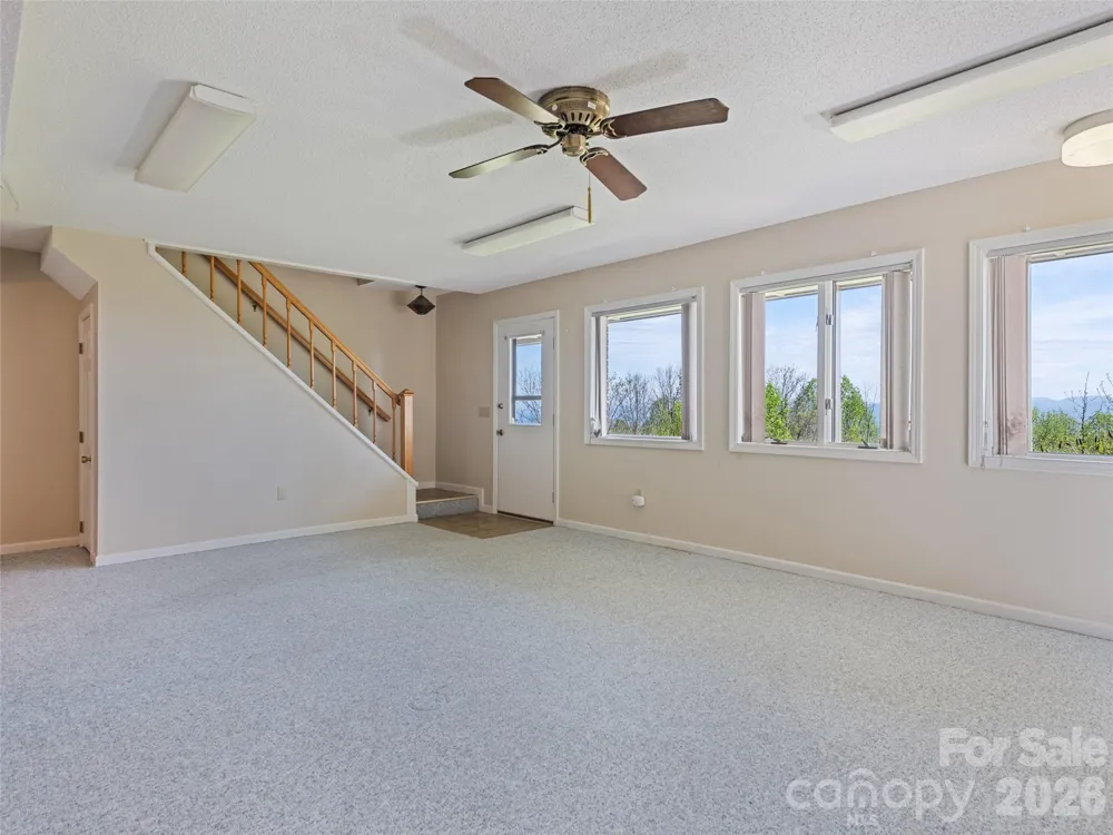 602 Fleetwood Plaza Hendersonville, NC 28739