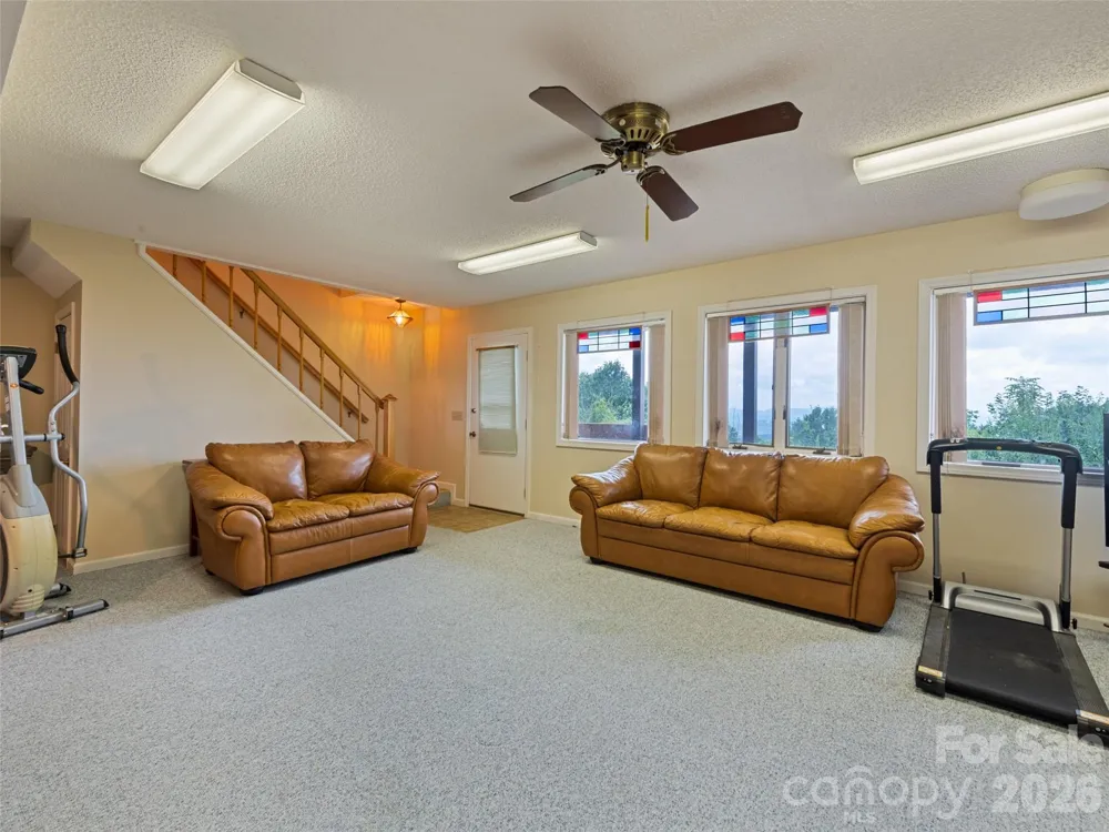 602 Fleetwood Plaza Hendersonville, NC 28739