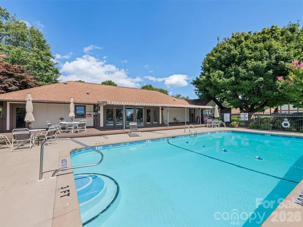 602 Fleetwood Plaza Hendersonville, NC 28739