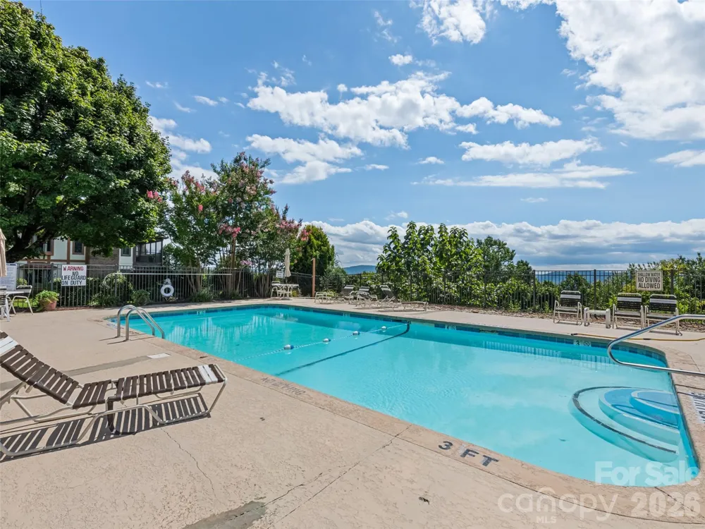 602 Fleetwood Plaza Hendersonville, NC 28739