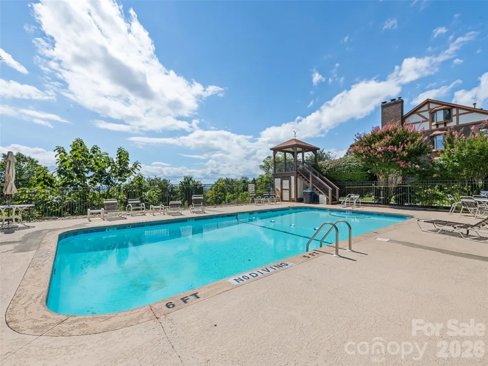 602 Fleetwood Plaza Hendersonville, NC 28739