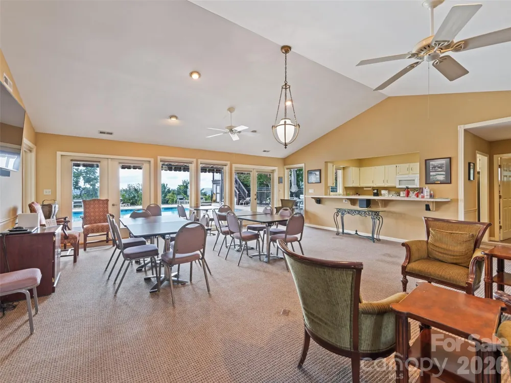 602 Fleetwood Plaza Hendersonville, NC 28739