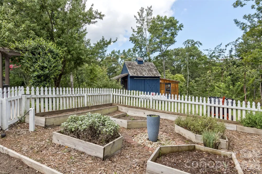 378 & 374 Collinsville Road Columbus, NC 28722