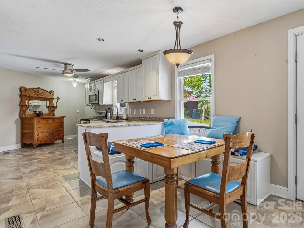 102 Havnaers Point Lake Lure, NC 28746