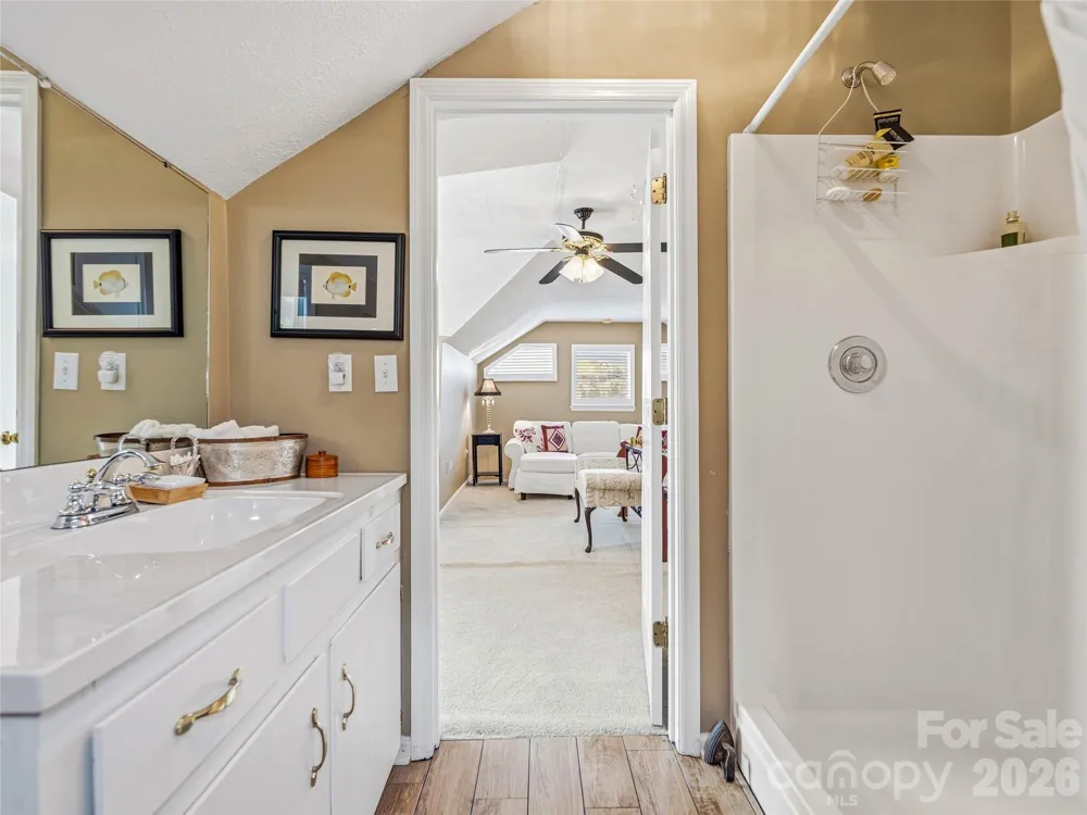 102 Havnaers Point Lake Lure, NC 28746