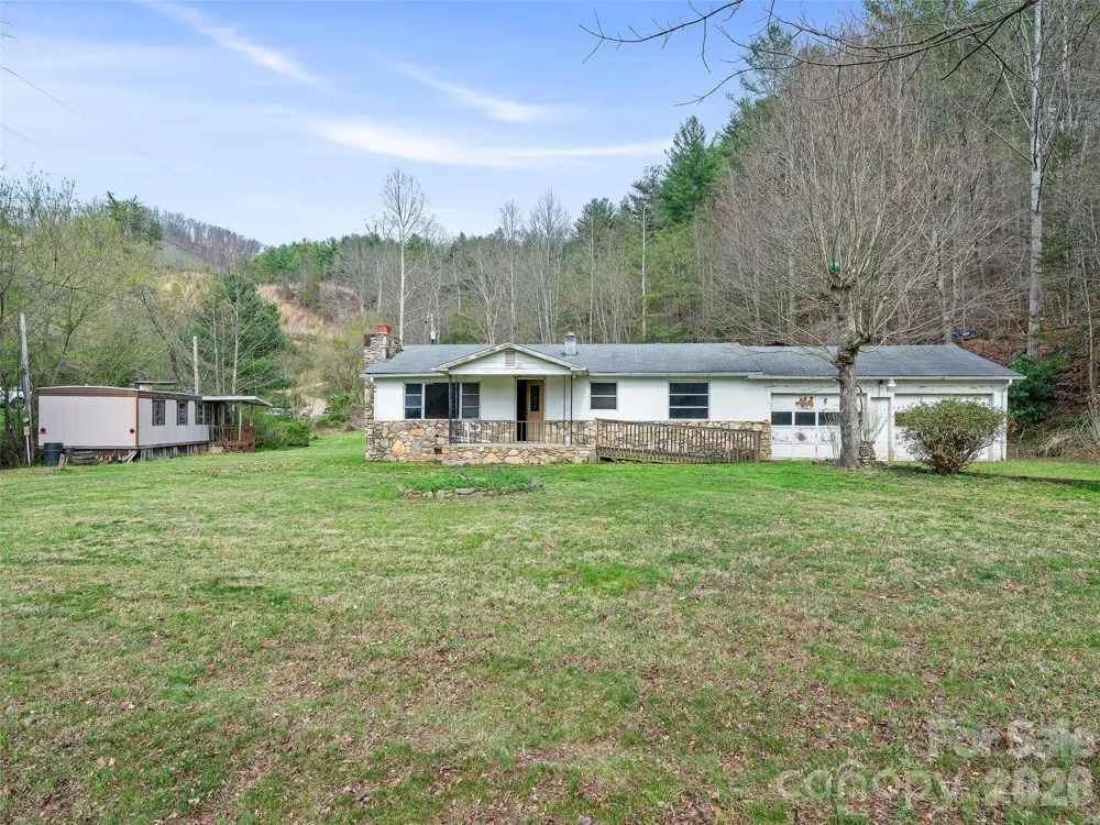 2432 Grapevine Road Marshall, NC 28753
