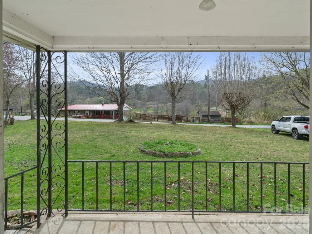 2432 Grapevine Road Marshall, NC 28753