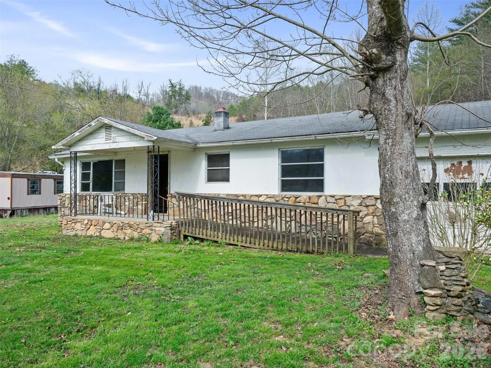 2432 Grapevine Road Marshall, NC 28753