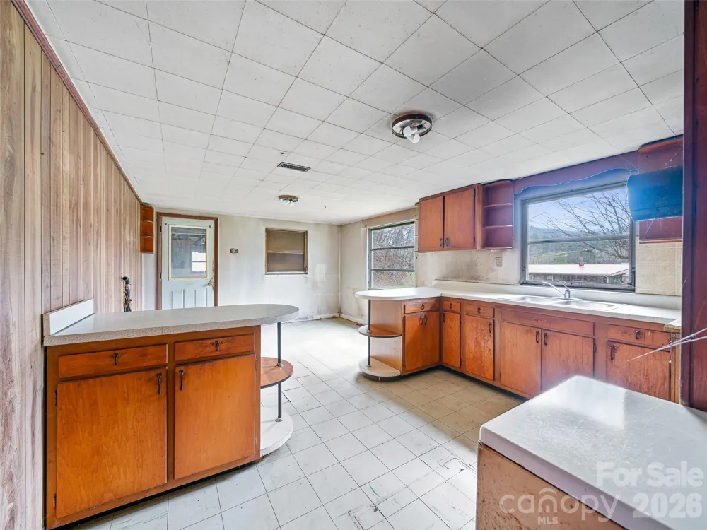 2432 Grapevine Road Marshall, NC 28753