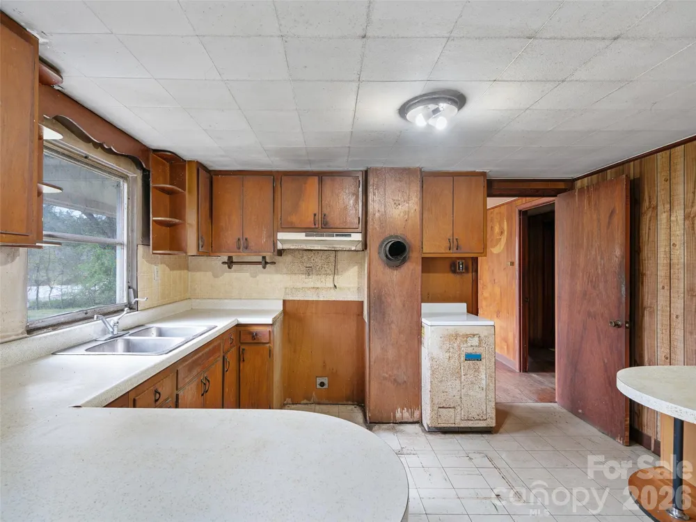 2432 Grapevine Road Marshall, NC 28753