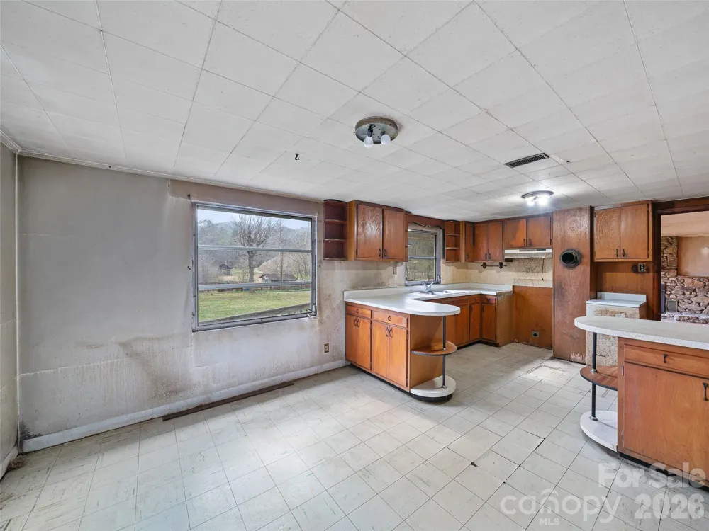 2432 Grapevine Road Marshall, NC 28753