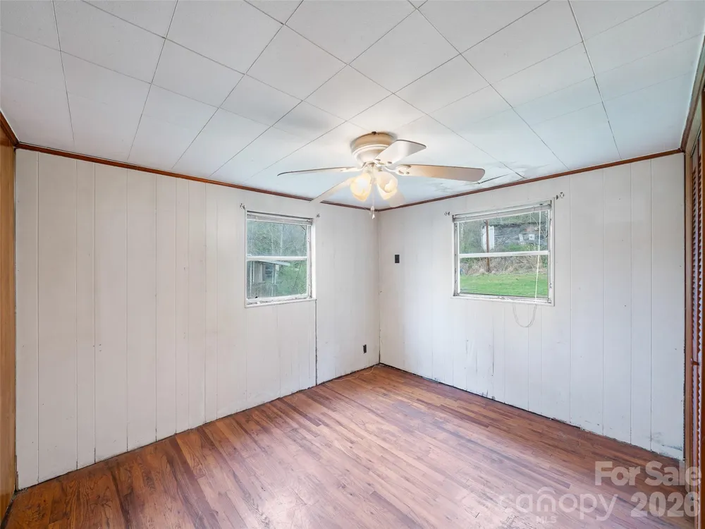 2432 Grapevine Road Marshall, NC 28753