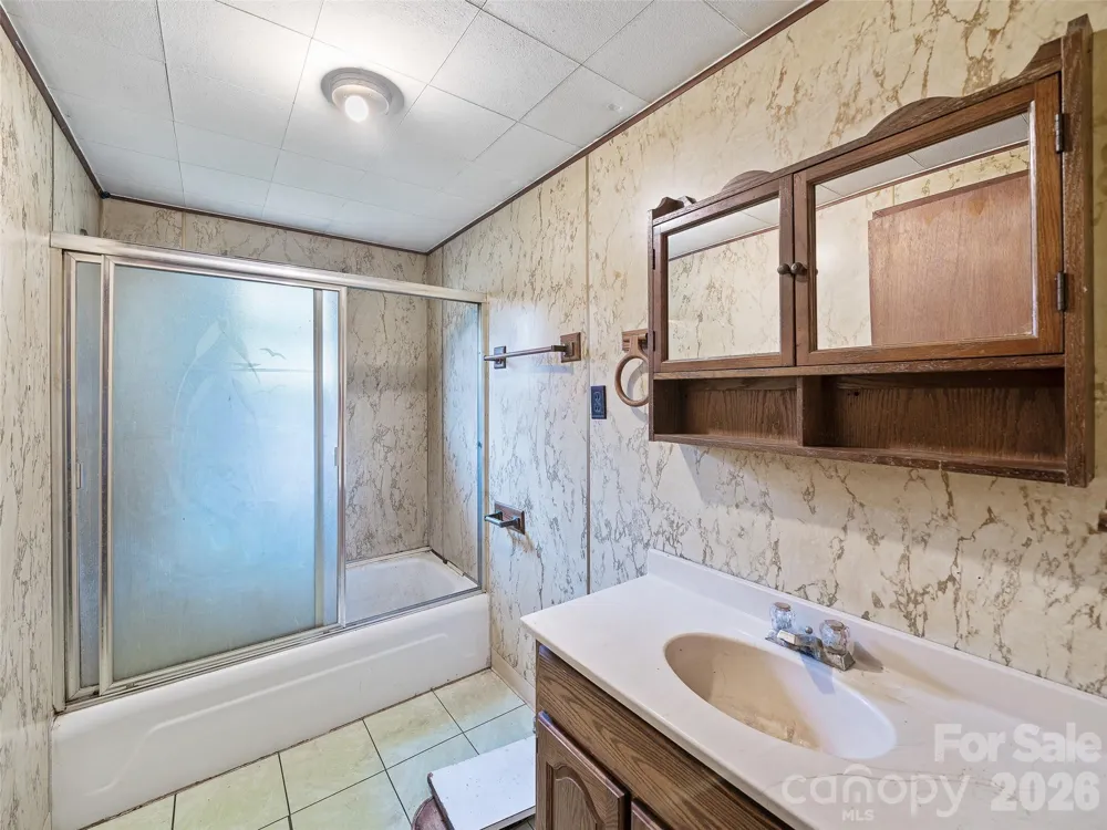 2432 Grapevine Road Marshall, NC 28753