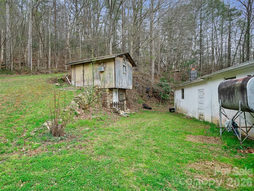 2432 Grapevine Road Marshall, NC 28753