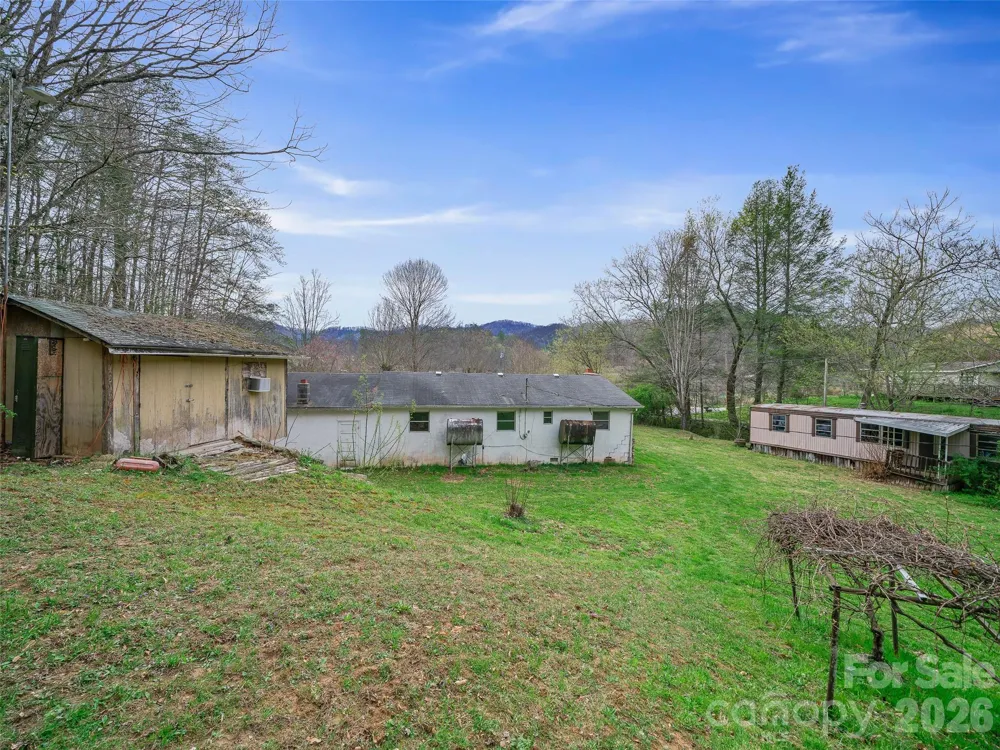 2432 Grapevine Road Marshall, NC 28753