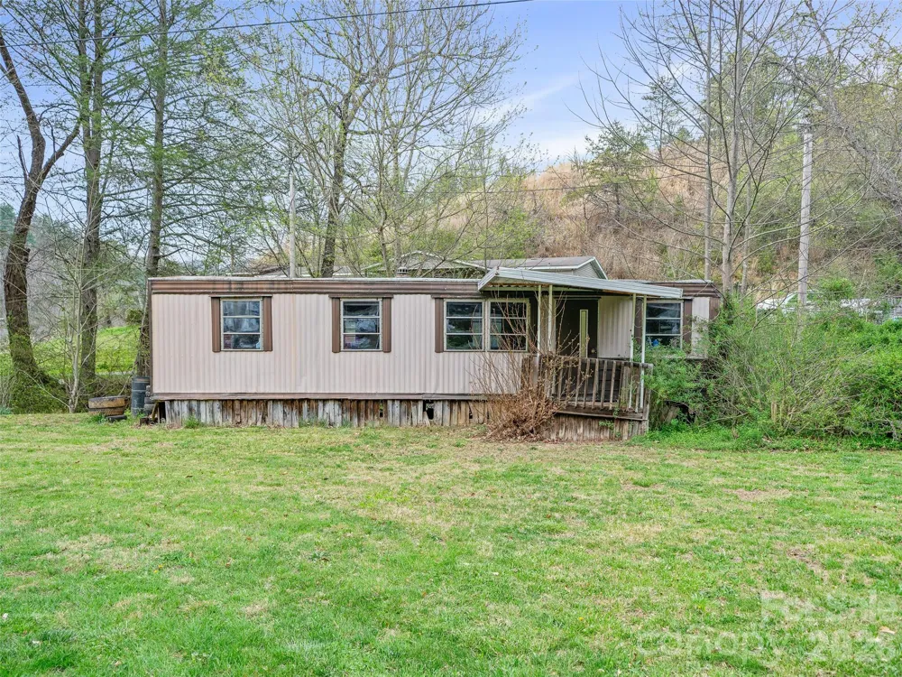2432 Grapevine Road Marshall, NC 28753