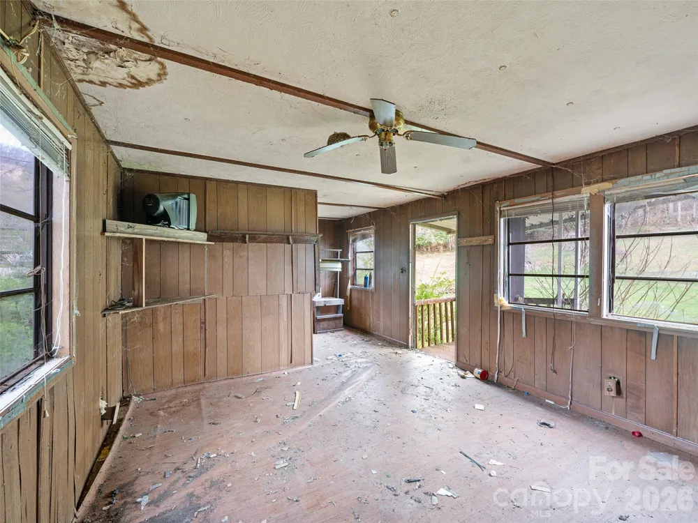2432 Grapevine Road Marshall, NC 28753