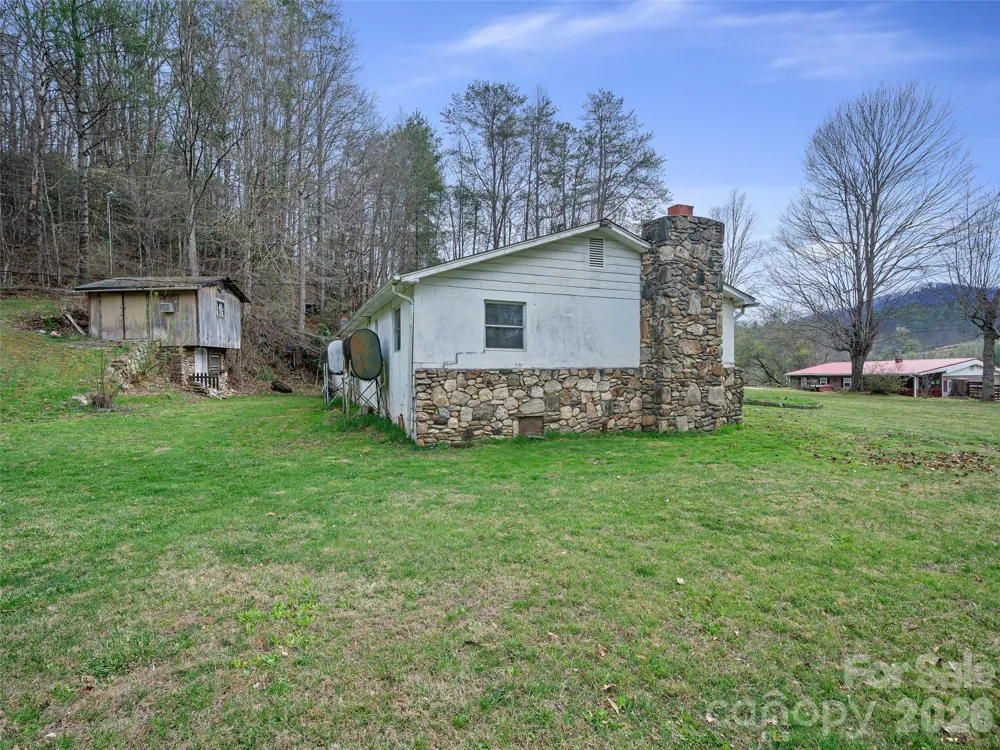 2432 Grapevine Road Marshall, NC 28753