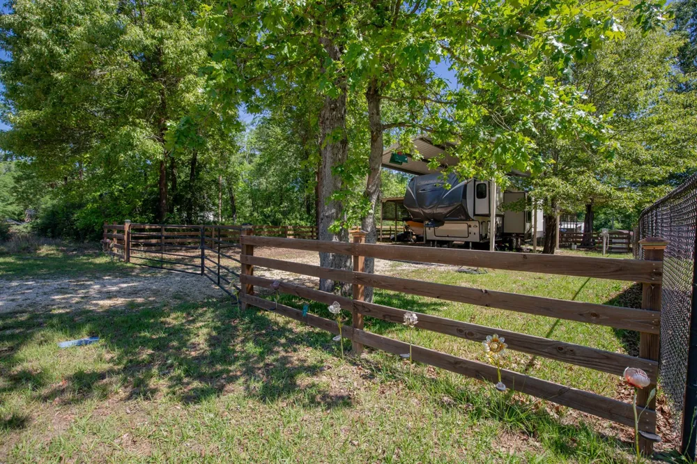 211 Acorn Drive Point Blank, TX 77364