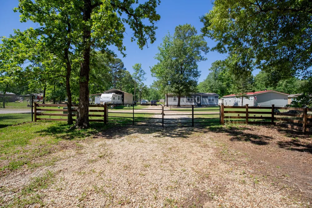 211 Acorn Drive Point Blank, TX 77364