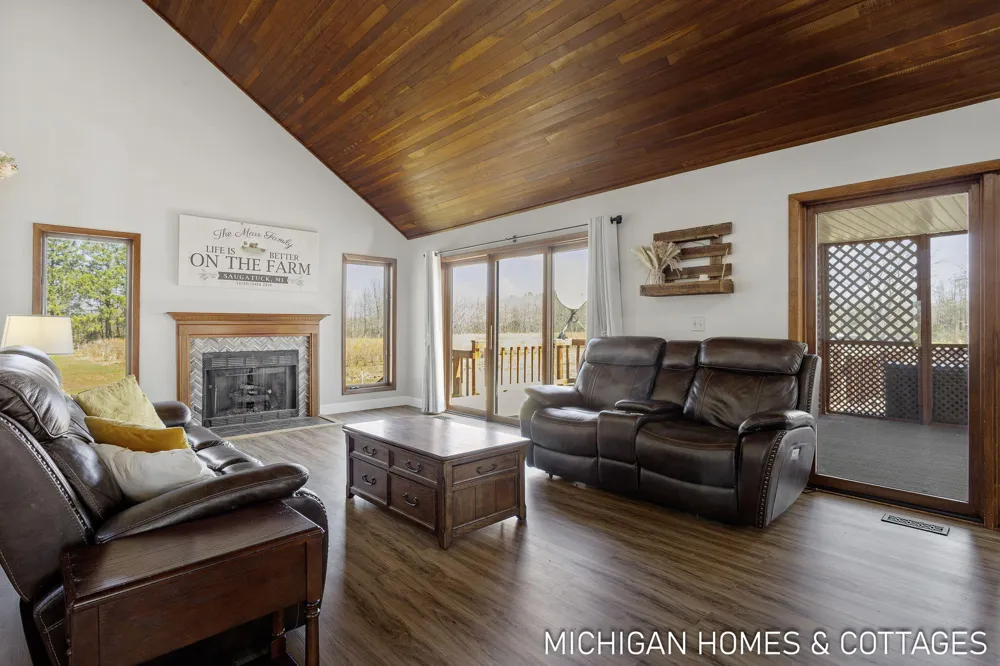 1661 68th Street Fennville, MI 49408