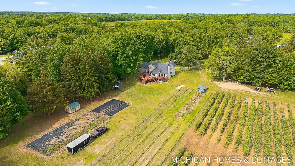 1661 68th Street Fennville, MI 49408