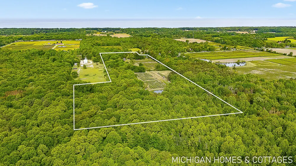 1661 68th Street Fennville, MI 49408