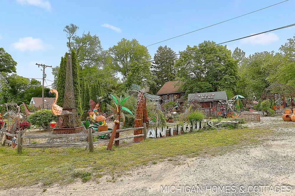 1661 68th Street Fennville, MI 49408