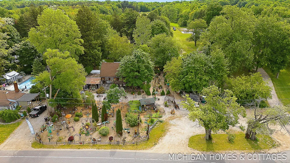 1661 68th Street Fennville, MI 49408