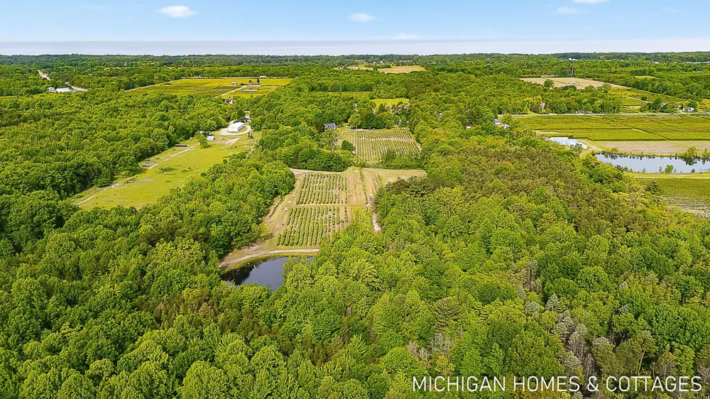 1661 68th Street Fennville, MI 49408