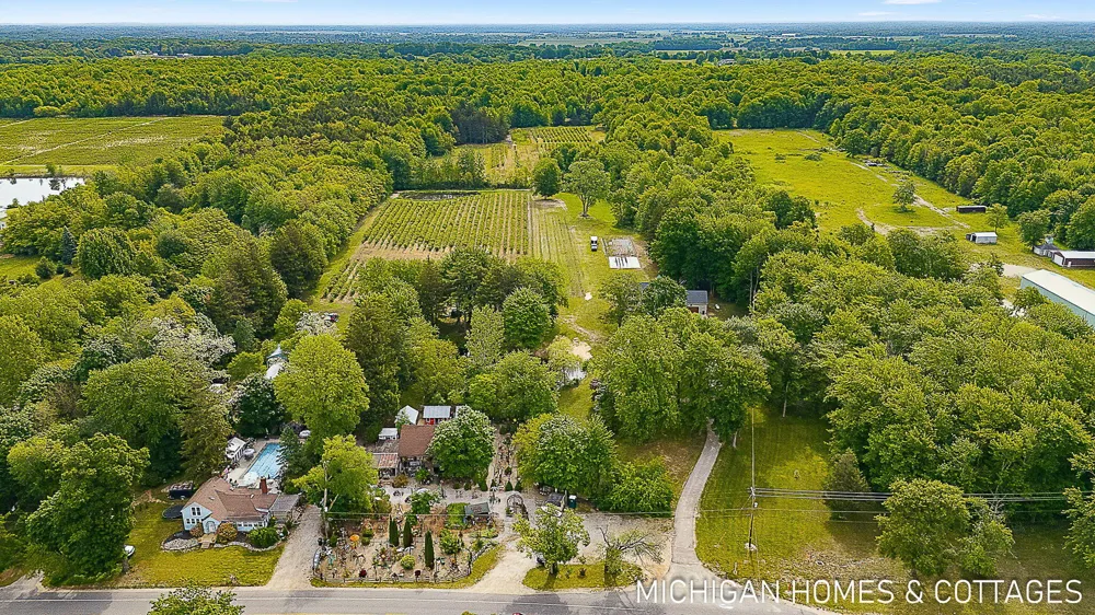 1661 68th Street Fennville, MI 49408