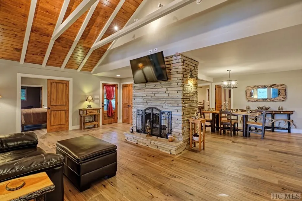 12 Watch Hill Lane Cashiers, NC 28717