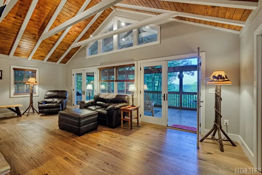 12 Watch Hill Lane Cashiers, NC 28717