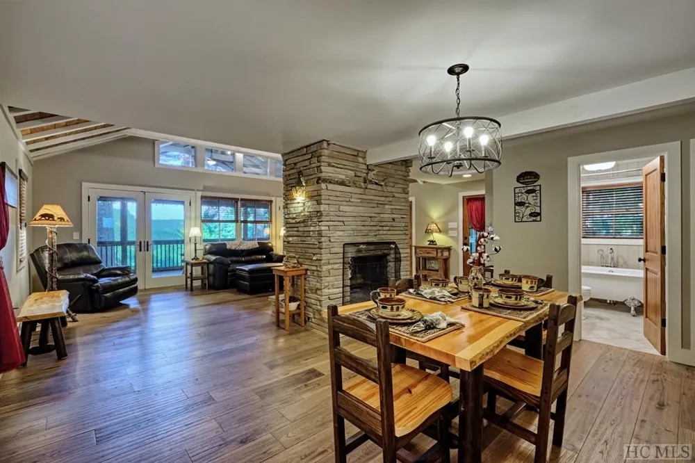 12 Watch Hill Lane Cashiers, NC 28717