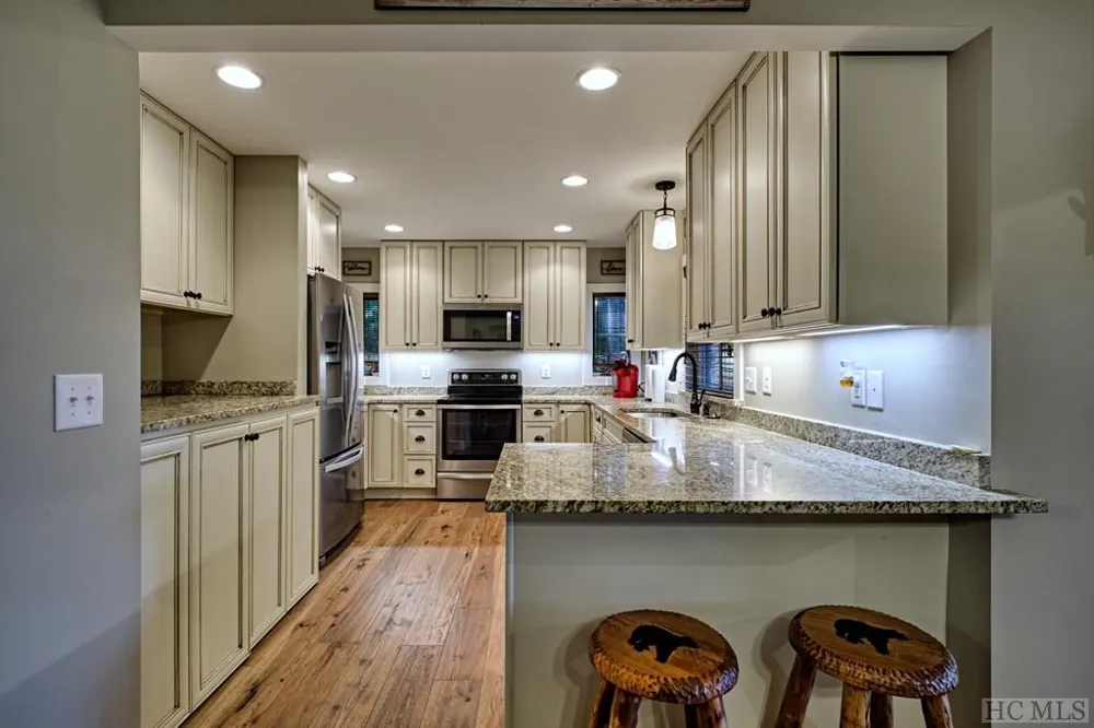 12 Watch Hill Lane Cashiers, NC 28717