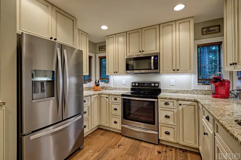 12 Watch Hill Lane Cashiers, NC 28717
