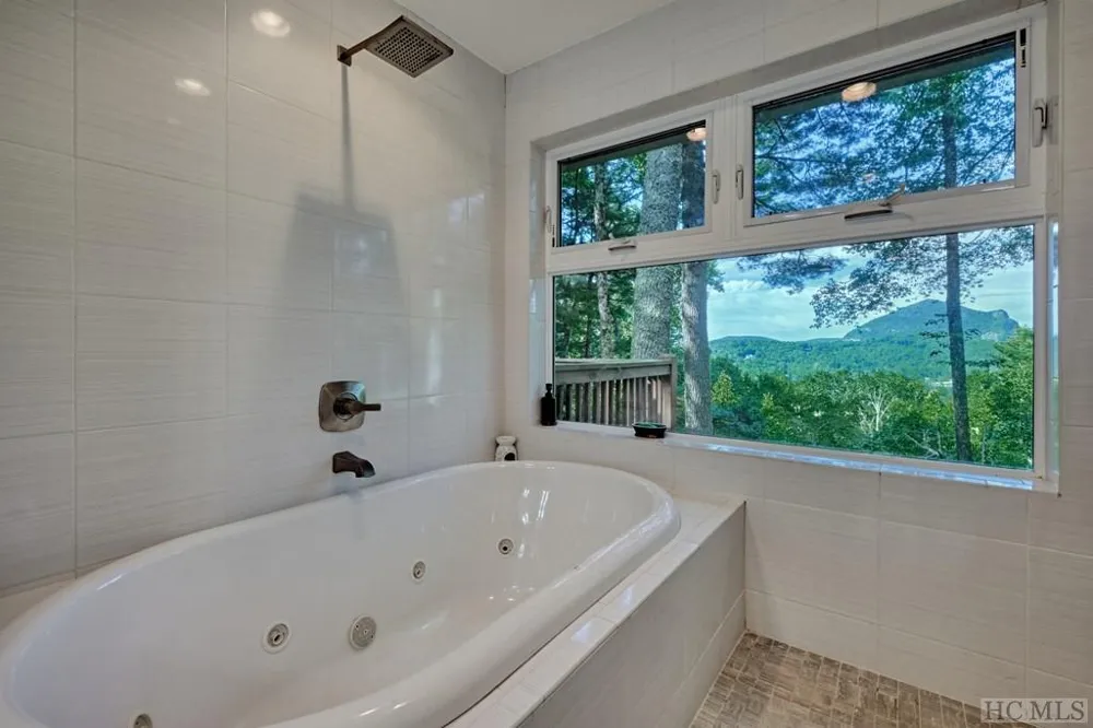 12 Watch Hill Lane Cashiers, NC 28717