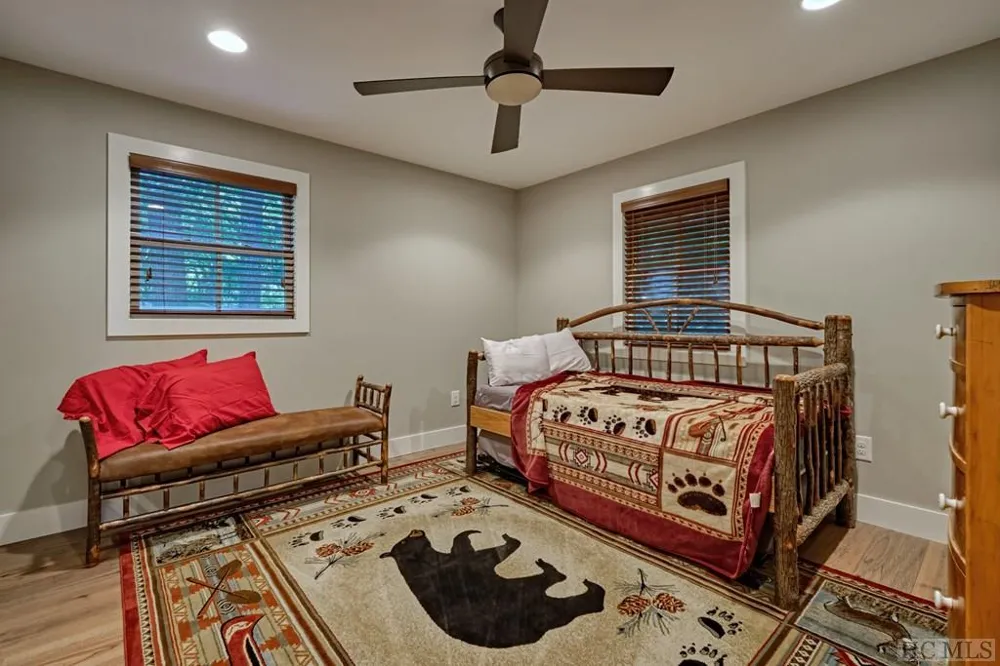 12 Watch Hill Lane Cashiers, NC 28717