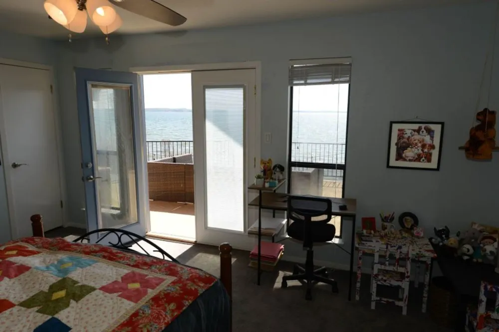 746 E Island Drive Bluffton, TX 78607