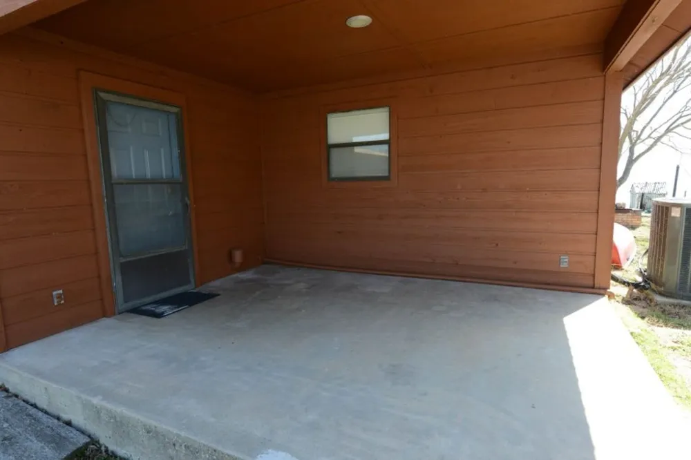 746 E Island Drive Bluffton, TX 78607