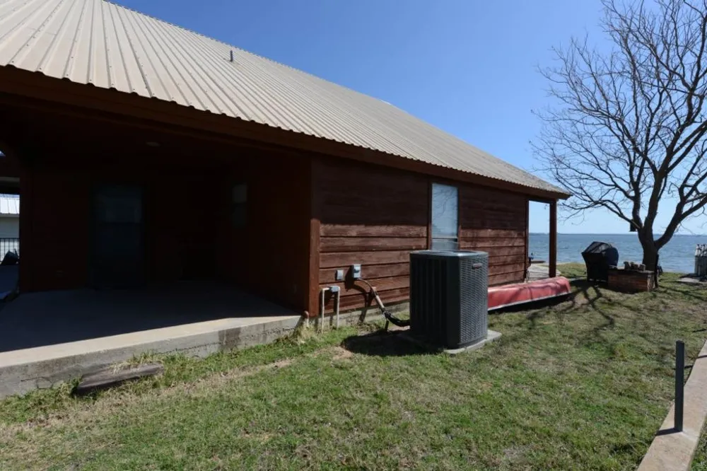 746 E Island Drive Bluffton, TX 78607