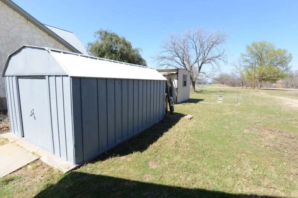 746 E Island Drive Bluffton, TX 78607
