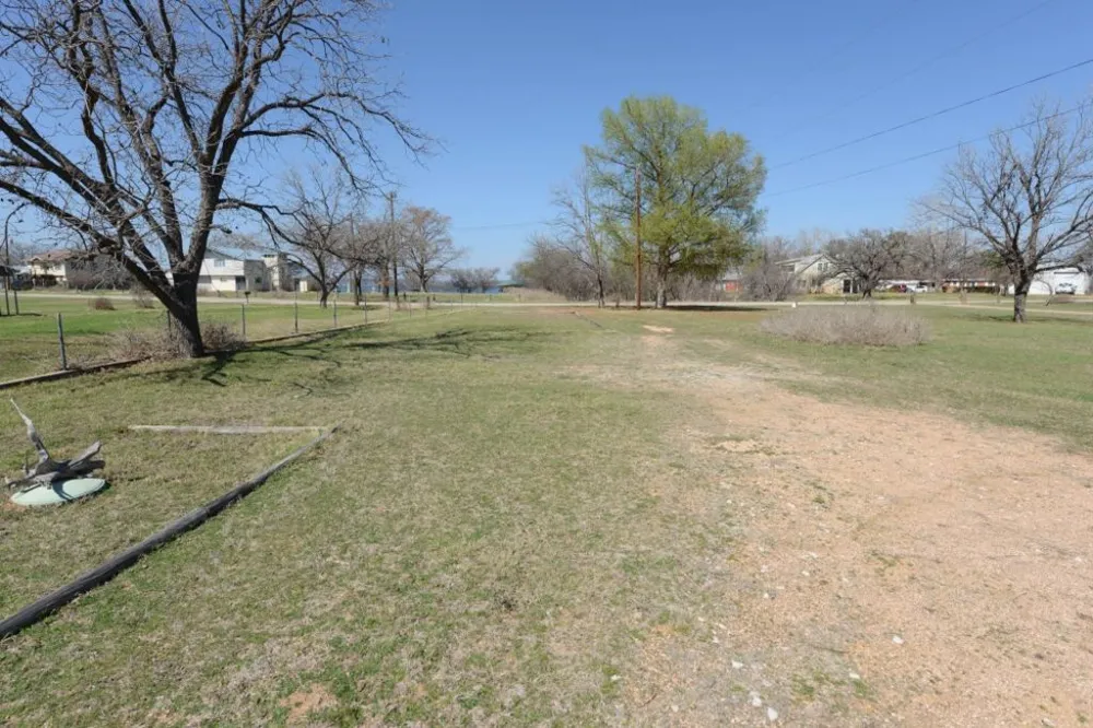746 E Island Drive Bluffton, TX 78607