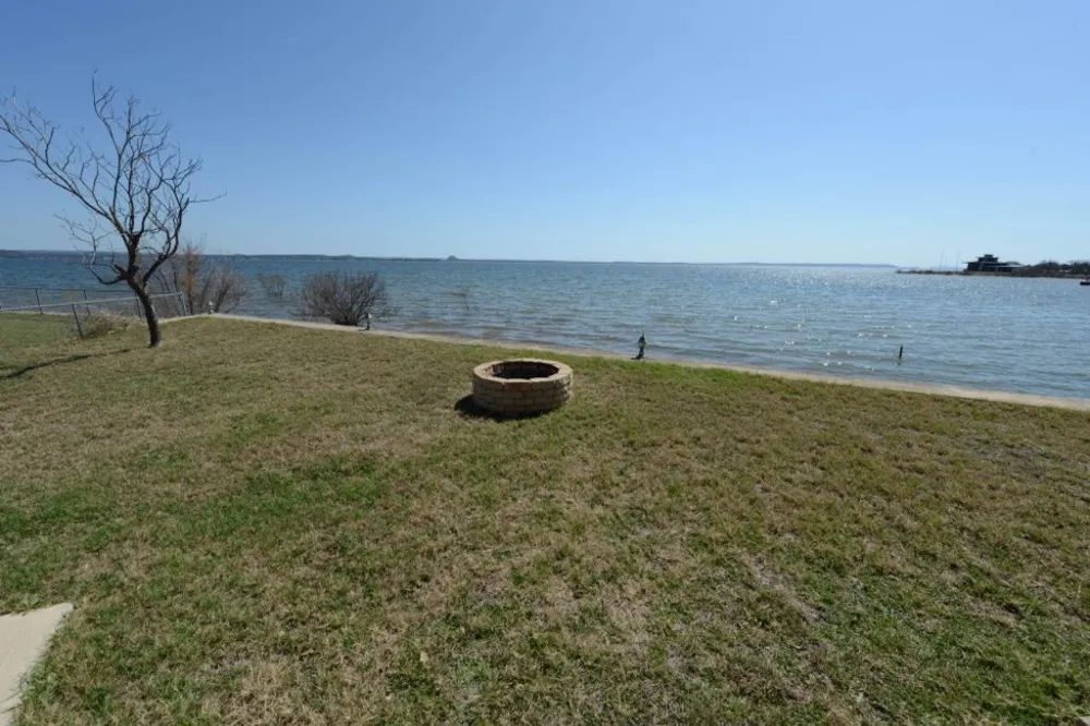 746 E Island Drive Bluffton, TX 78607