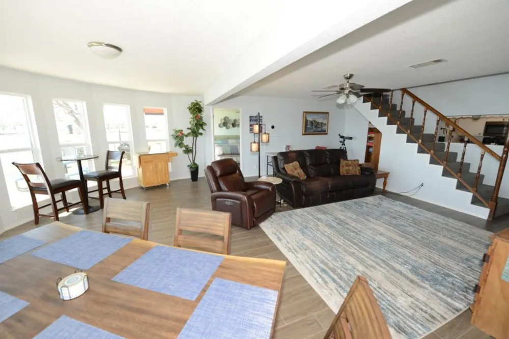 746 E Island Drive Bluffton, TX 78607