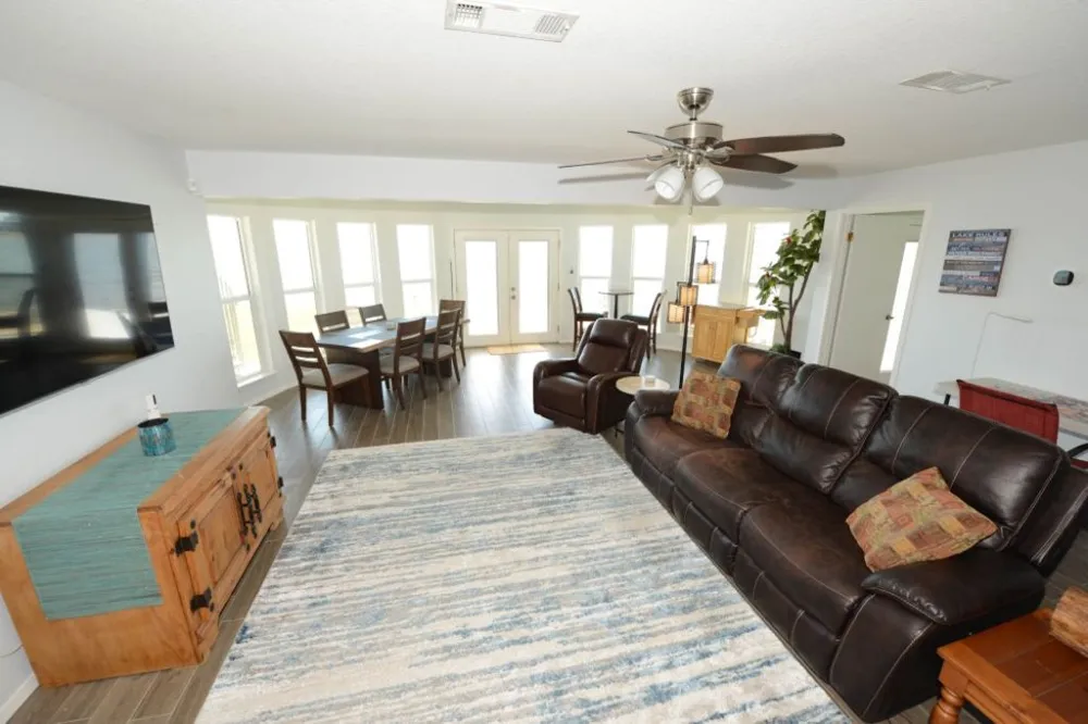 746 E Island Drive Bluffton, TX 78607