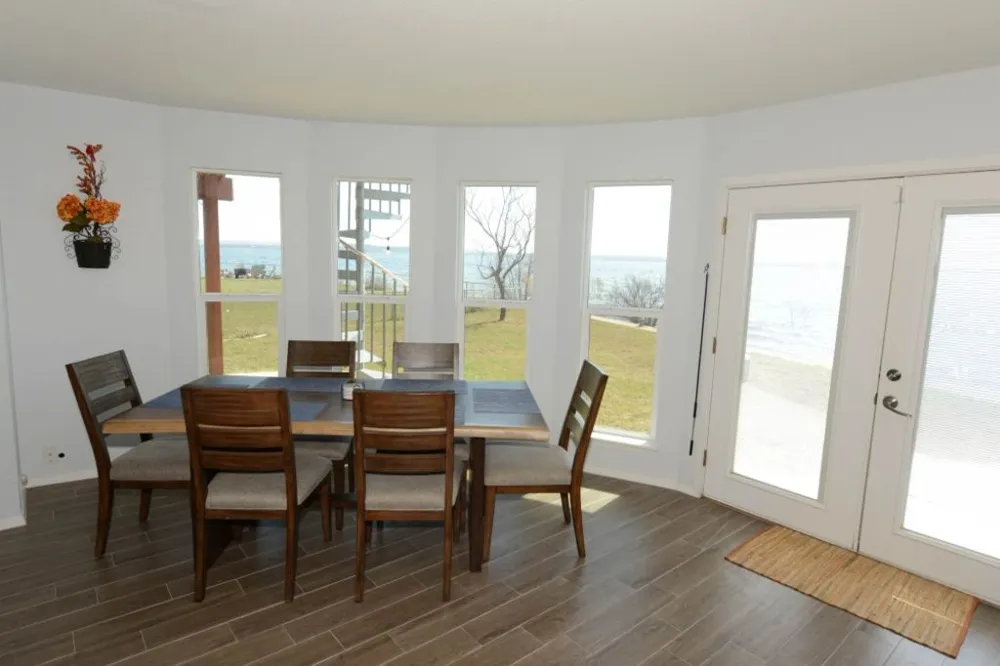746 E Island Drive Bluffton, TX 78607